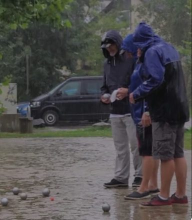 Boulen beim Regen