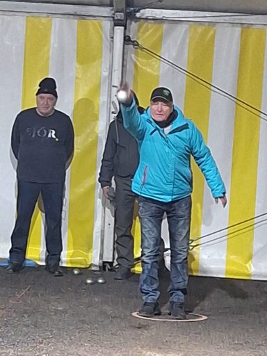 Rolf beim Legen